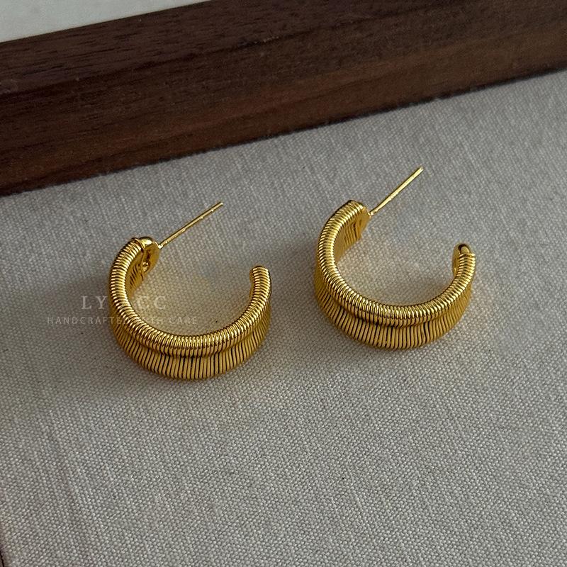 French Retro Original Design Woven Texture C-shaped Earrings Simple High-end Earrings Light Luxury Exquisite Atmospheric Earrings