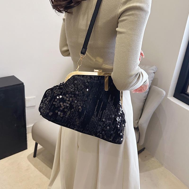 Women's bag new 2025 European and American fashion sequins retro shoulder bag ins Internet celebrity fringed messenger dinner bag