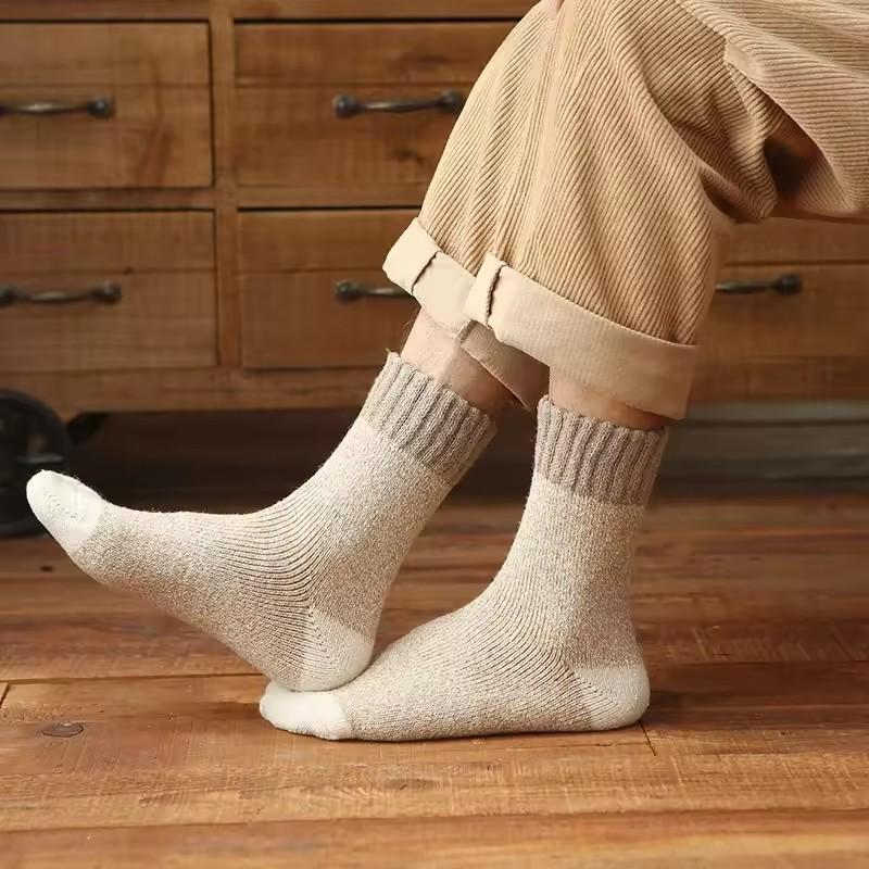 Thickened Winter Woolen Socks for Men Ultra-Thick Fleece Lined Warm Mid-Calf Sheepskin Socks with Mesh Lining for Warmth and Comfort