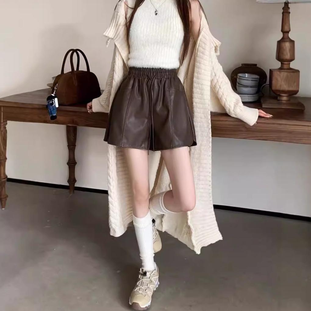Women's High-Waisted Brown Leather Shorts - Retro, Slimming, Versatile Casual Wear for Autumn and Winter.