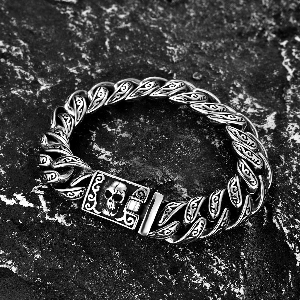 Personalized Punk Men's Stainless Steel Trend Jewelry Domineering Retro Pattern Titanium Steel Skull Bracelet