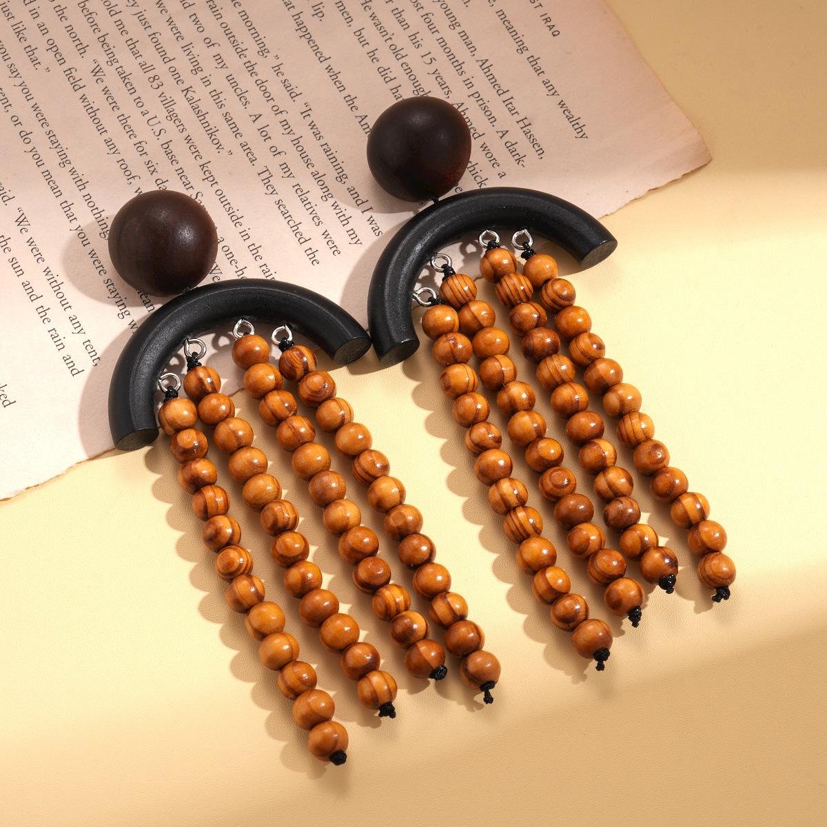 Преувеличенные деревянные бусины, серьги с бахромой на серебряной игле, богемный ретро этнический стиль, нишевые серьги