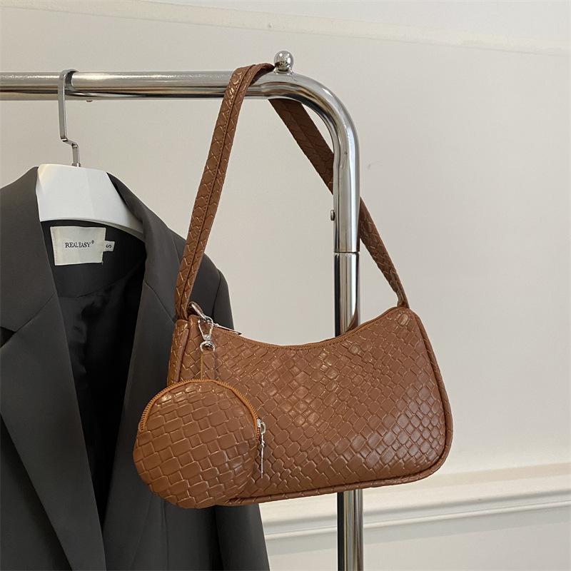 Niche woven bag women's spring popular crossbody bag foreign style fashionable and elegant one-shoulder underarm bag