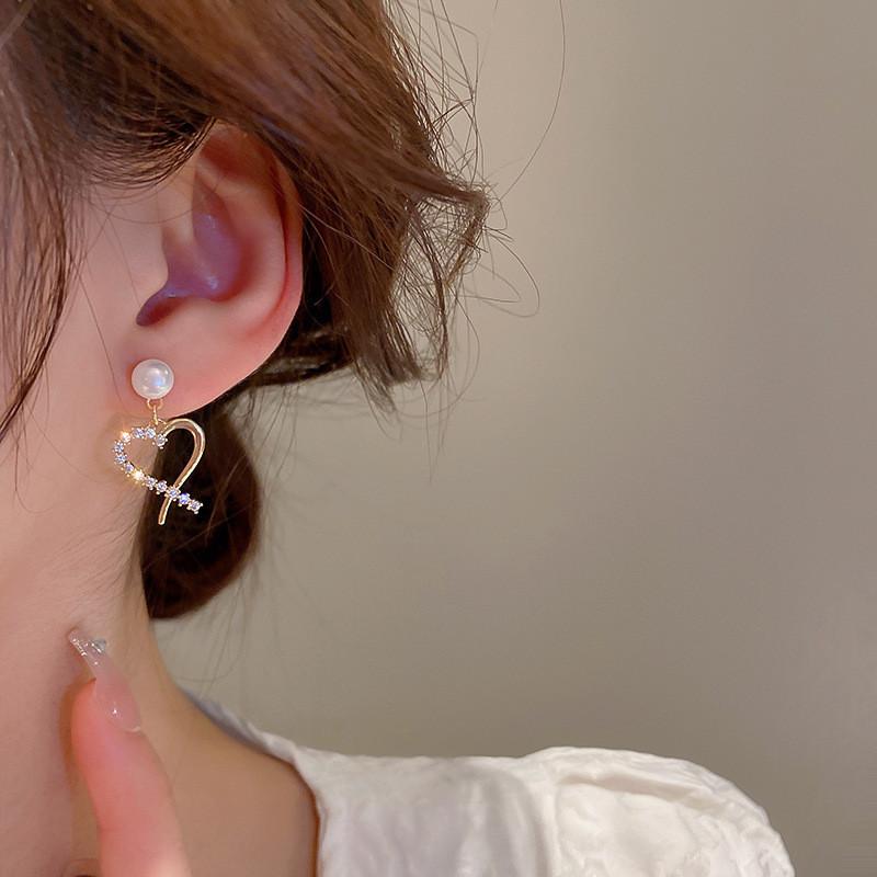 Temperament new trendy 111 silver needle love full diamond earrings femininity niche light luxury fashion pearl stud earrings