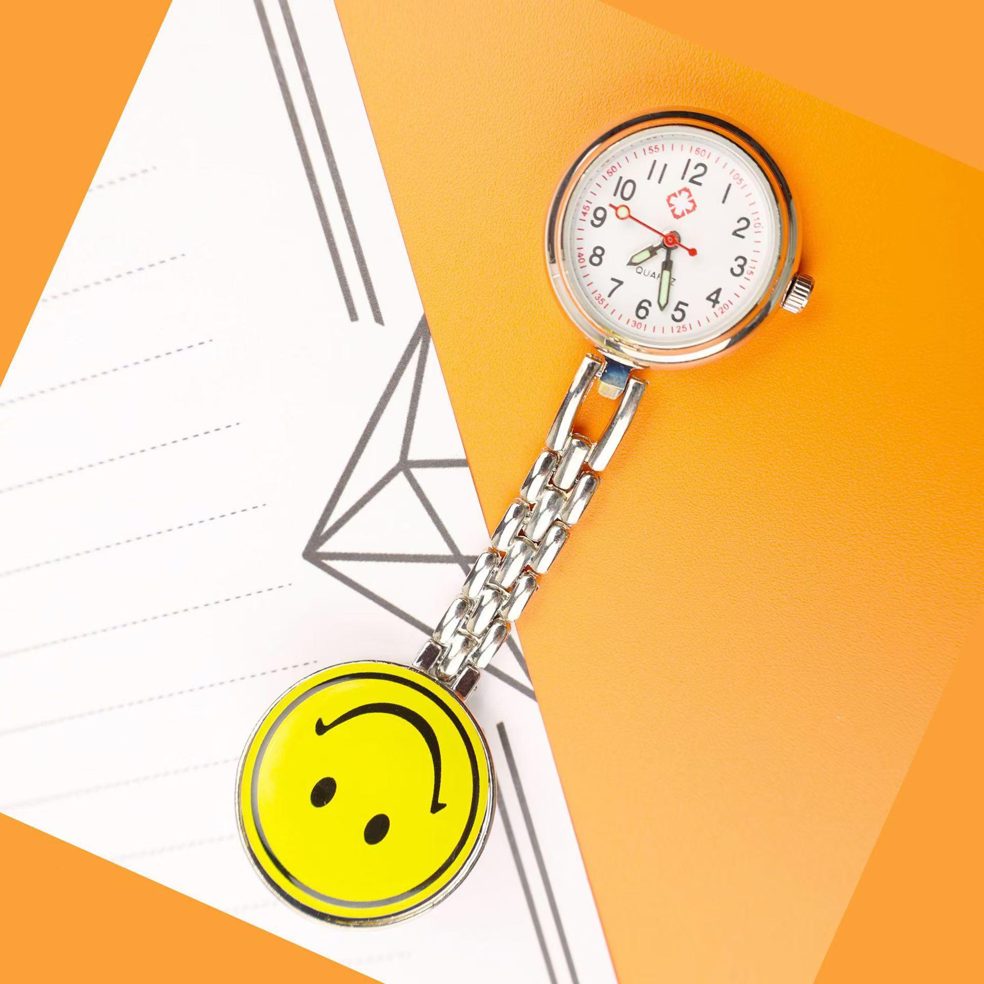Retro Leuchtende Krankenschwester Taschenuhr - Niedliche Smiley-Gesicht Brosche für Männer, Frauen & Studenten orange