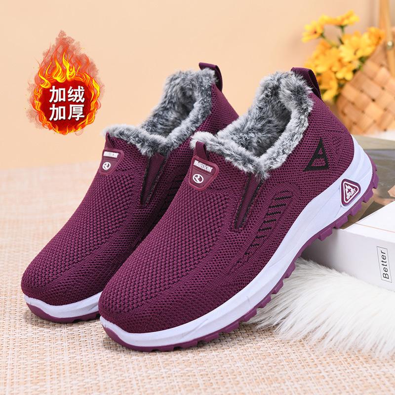 Women's cotton shoes cover their feet to keep warm in winter, new cloth shoes, women's cotton shoes are piled and thickened for leisure