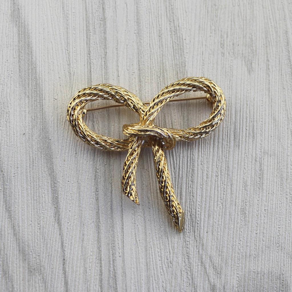 Versatile Twisted Bowknot Collar Pin Charm Fashionable Brooch Ornament Trendy Party Dress Decoration for Women and Girls