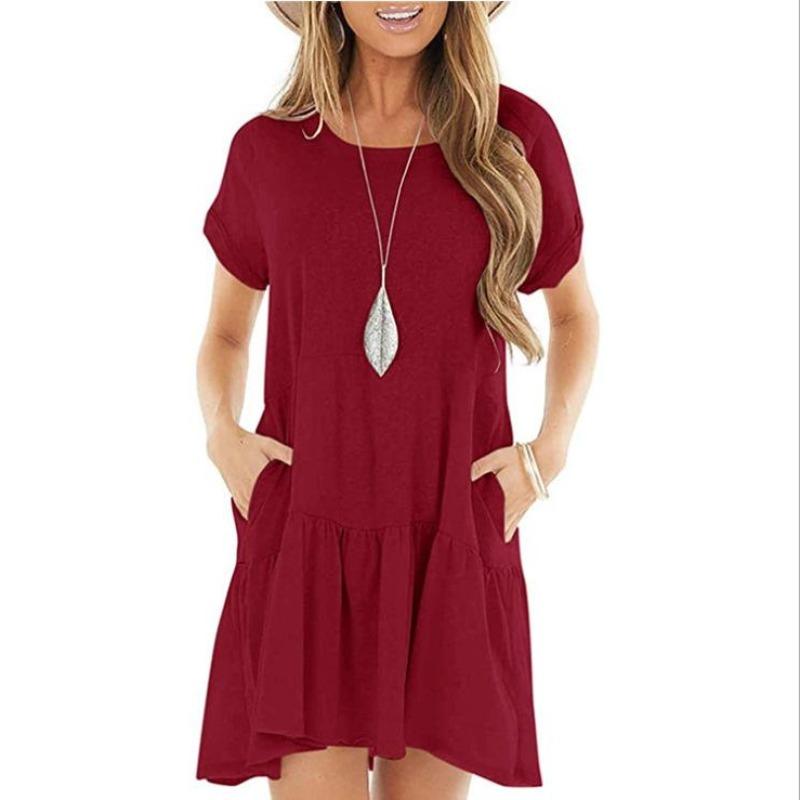 

Женское платье средней длины с круглым вырезом и короткими рукавами