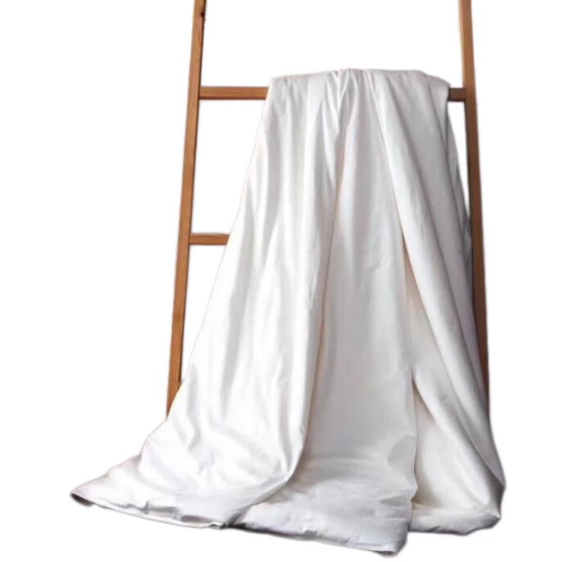 All-Season Polyester Quilt with 100% Cotton Cover