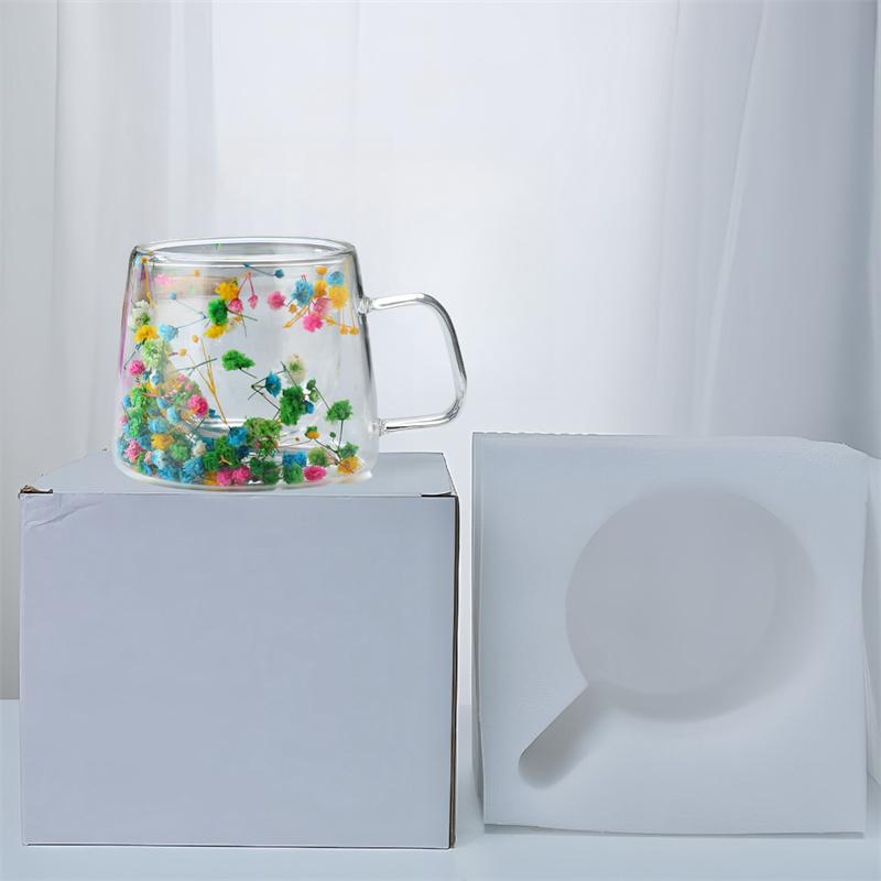 Bunte Trockenblumen-Glasbecher - Dekorative transparente Kaffee-/Teetasse mit eingebetteten floralen Elementen