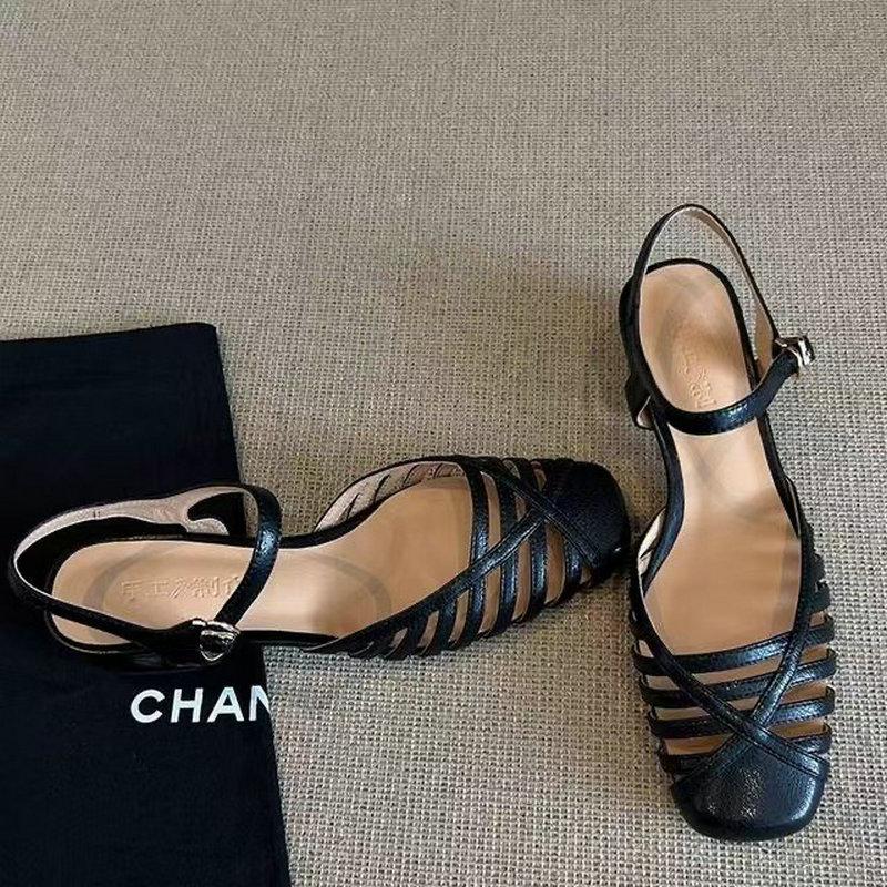 Fashion Women'S Middle Heel Sandals With A Combination Of Anti-Slip Thick And Thin Straps And A Hollowed-Out Buckle At The Back