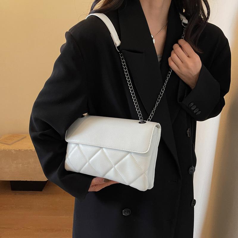 Rhombus bag women's chain shoulder armpit bag new popular messenger bag simple and fashionable small square bag