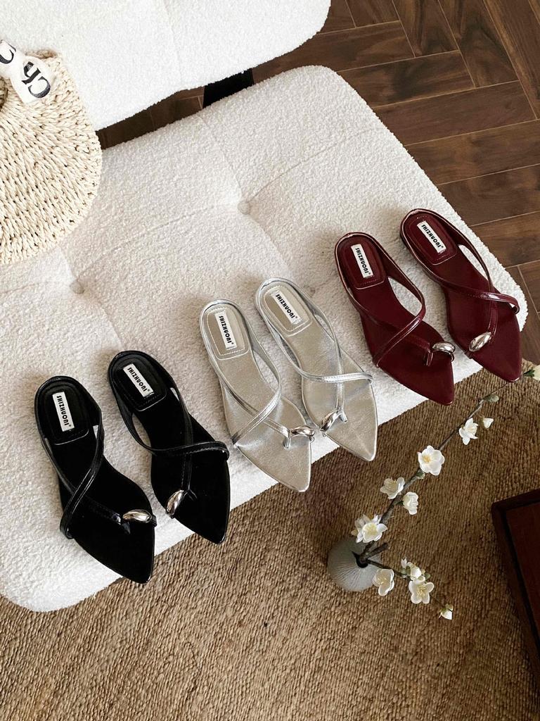 2025 summer new French fairy style metal fashion pointed cool slippers women summer wear toe slippers women