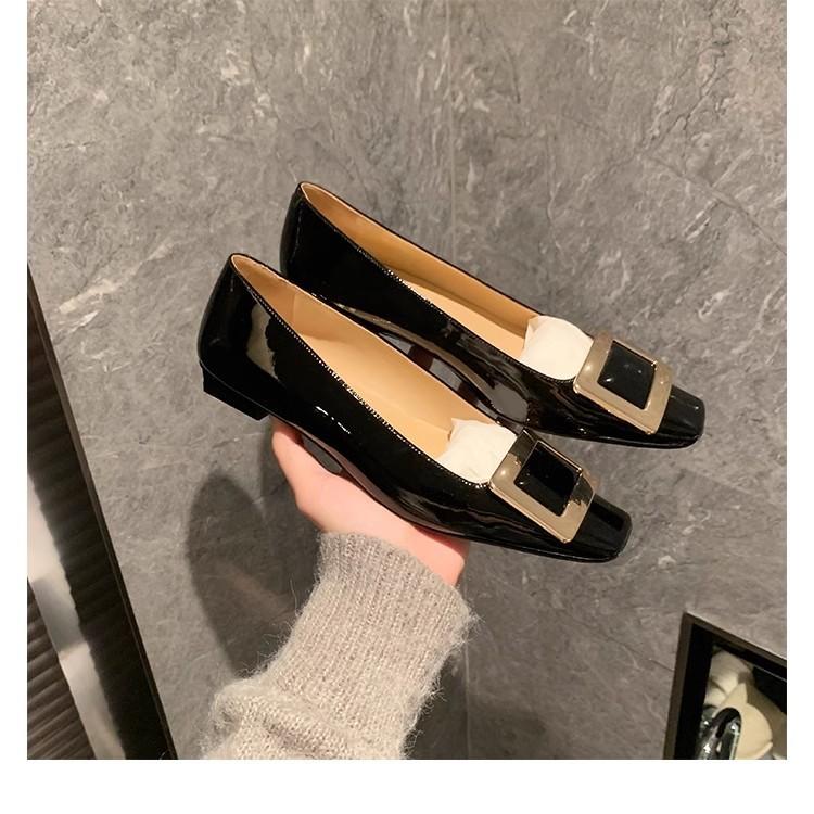 Grape mother of the same style, French elegant metal square buckle, small thick heel, shallow mouth square head flat sole single shoe, women's spring