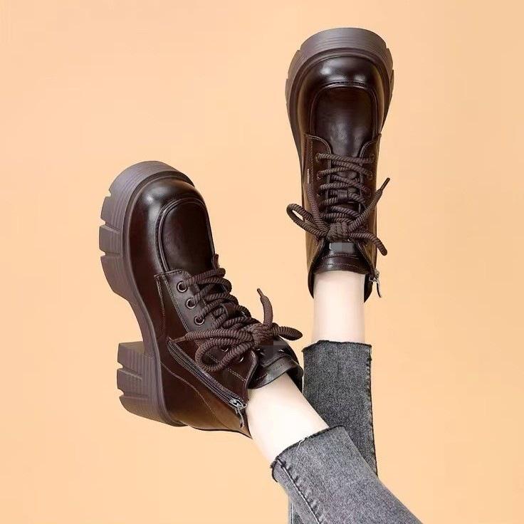 Small man increases height British fried street short boots autumn and winter new thick heel showing feet small velvet Martin boots