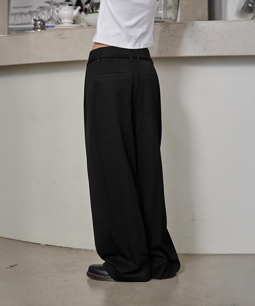 Leondeondada Curved Over Pintuck Slacks, Black