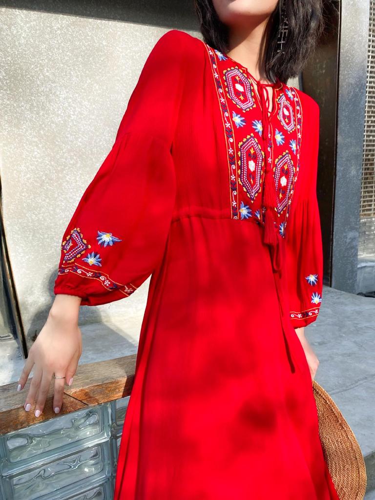 Ethnic Lijiang Dali Embroidered Long Vacation Dress for Women - Slimming Thailand Beach Style (F647)