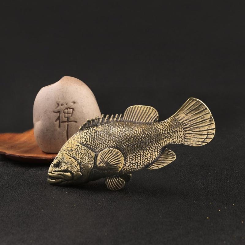 Carving Brasses Grouper Miniature Sculpture Chinese Antique Fengshui Figurine for Home Office Decoration Ornament Gift