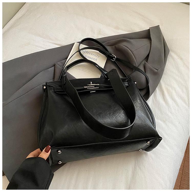 Commuting to work Large capacity retro tote bag women's 2025 new trend autumn and winter fashion versatile shoulder bag