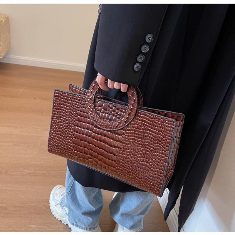 Large-capacity Briefcase European and American Fashion Trendy Women's Crocodile Pattern Texture Shoulder Portable Messenger Women's Bag