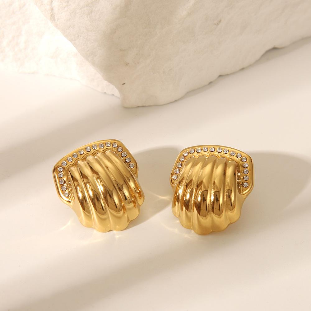 Heart Charm Stainless Steel Earrings For Women Shell Texture Love Stud Ear Accessory