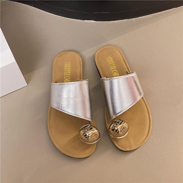 Fashion Rubber Flip Flops Slippers Soft Shoes Luxury Slides Low Slipers Women Hawaiian Comfort Designer Flat Summer 2025 Fashion Casual