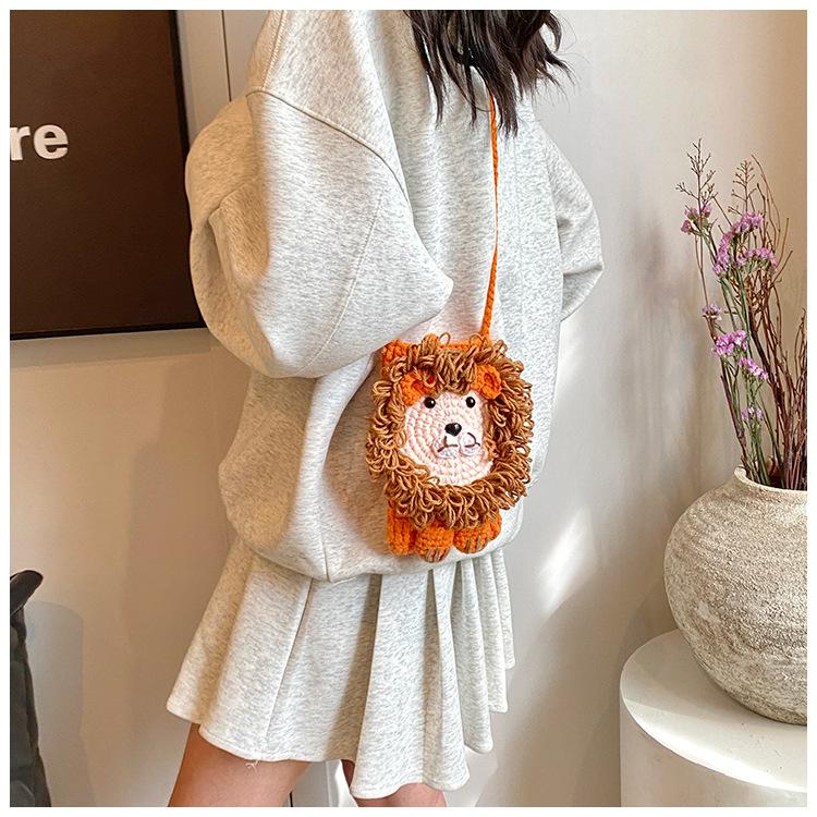 Handmade Crochet Lion Phone Bag, Cute Cartoon Knitted Crossbody Purse for Women, Mini Shoulder Bag for Phone