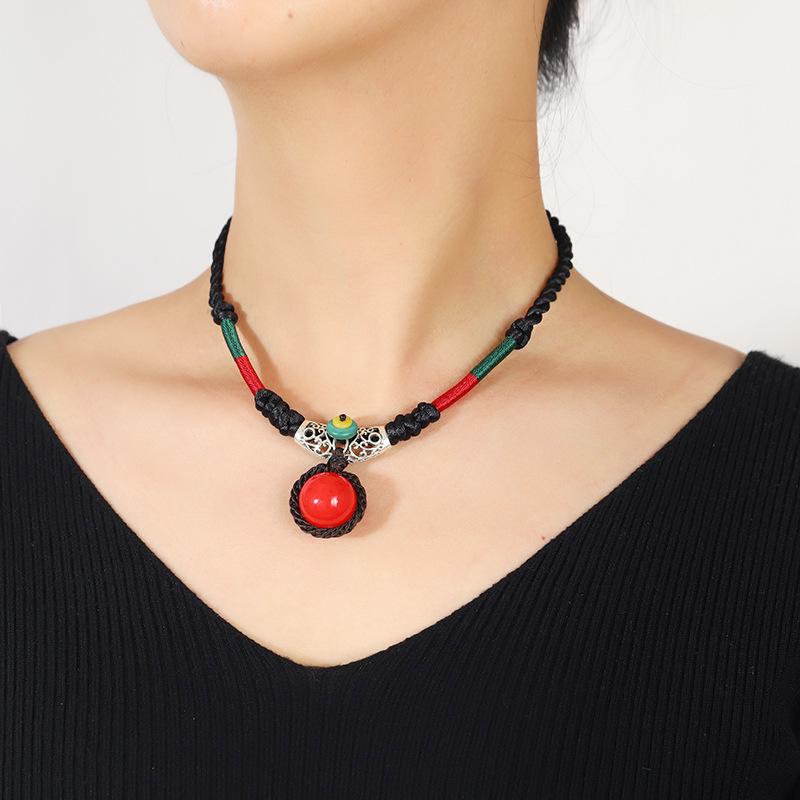 Hand-woven neck chain, red ball beads, women's simple short necklace, retro versatile accessories, red bean collarbone chain.