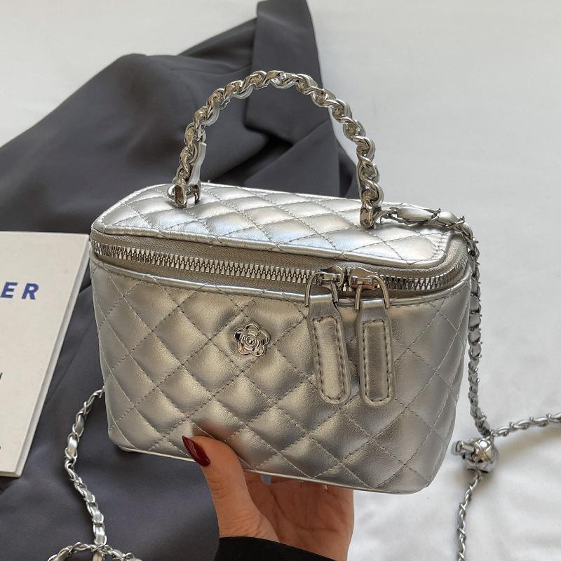 

This year, Xiaoxiangfeng is popular, light luxury, high-end texture, portable box bag, women s versatile commuting, foreign style, Korean messenger ba