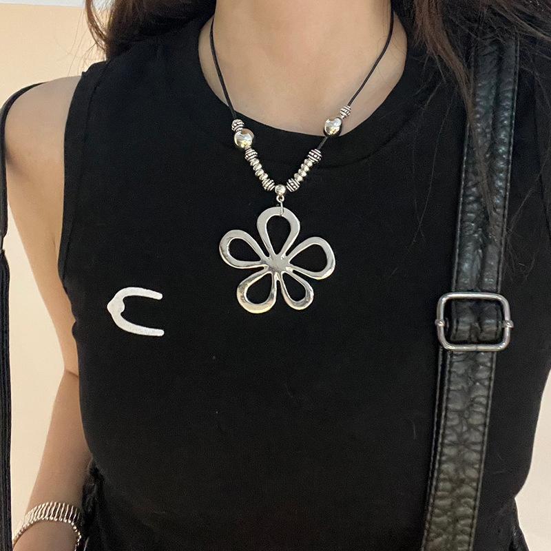 

Korean Large Flower Pendant Necklace for Women Handmade Beaded Black Rope Chain Charm Choker Aesthetics Y2K Jewelry Accessories