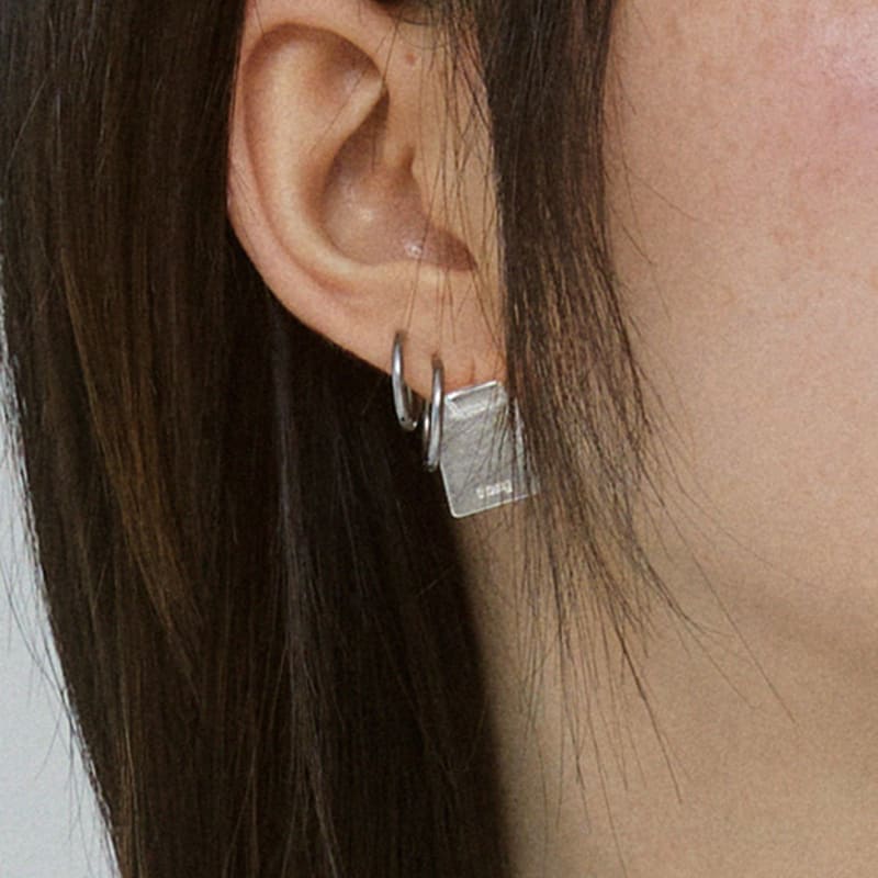 tibaeg TIBAEG SIGNATURE SILVER EARRING SV tibaeg signature silver earring silver