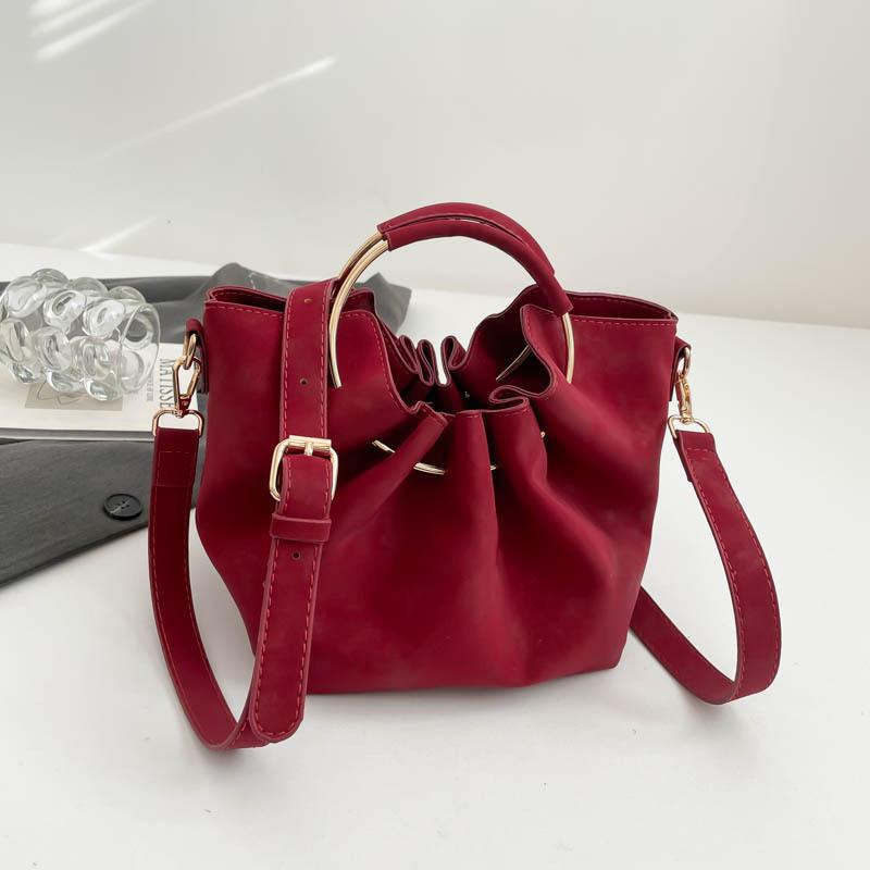

Pleated cloud bag women s new winter large-capacity handbag high-value shoulder crossbody bag червоний