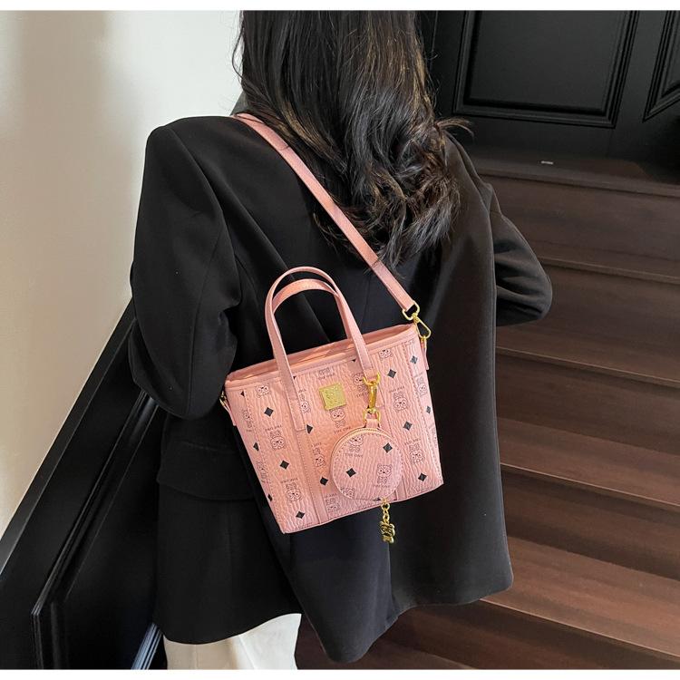 

Handbag niche high-end new shoulder messenger handbag fashion letter small square bag tote bag no change bag. рожевий
