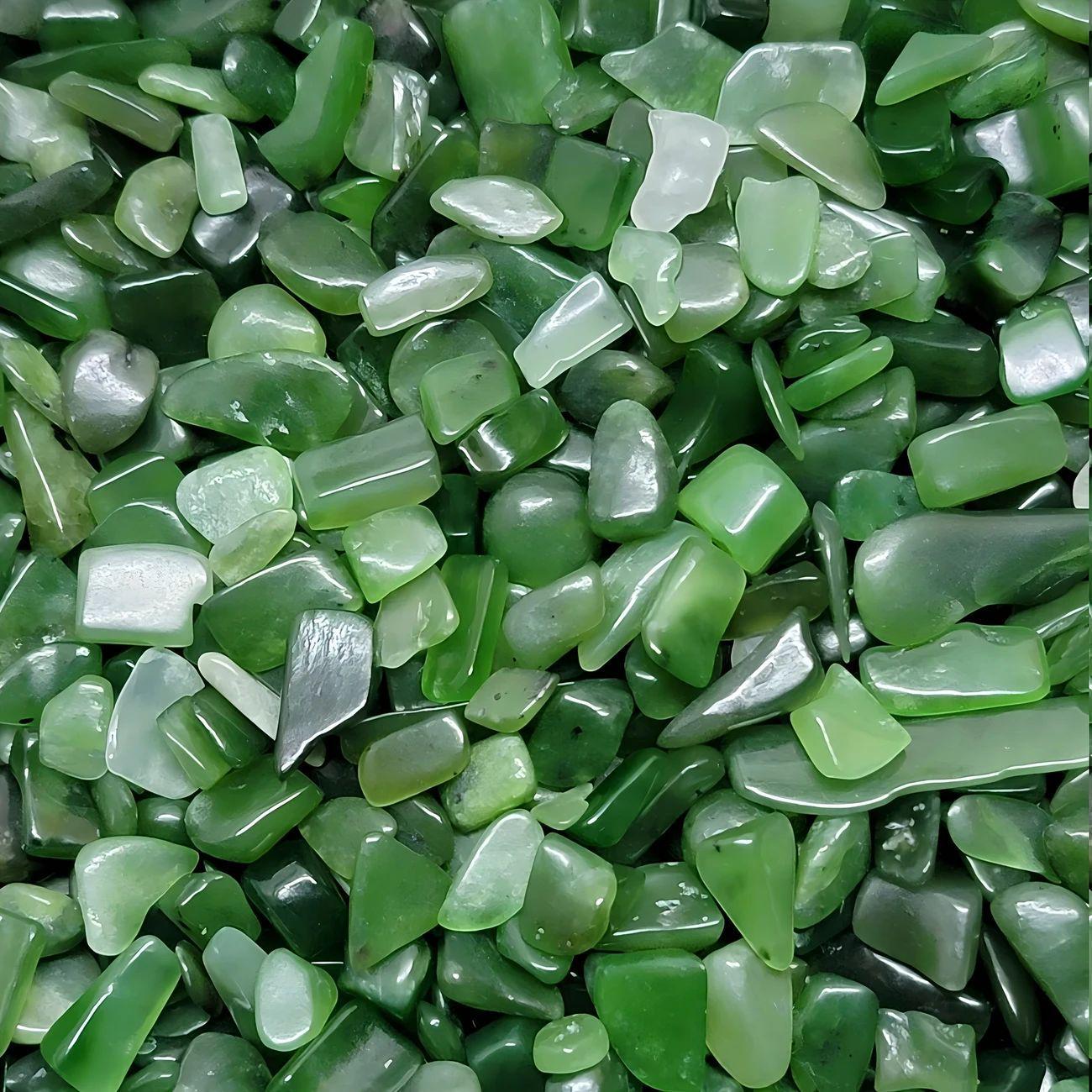 Natural Green Hetian Jade Purifying Stone Crystal Ornament for Fish Tanks and Flower Pots 5-7mm 50g