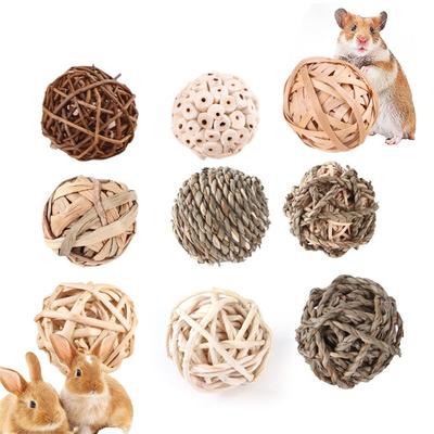 Natürliche gewebte Gras- und Reben-Kauspielzeuge für Vögel Hamster Kaninchen Umweltfreundlicher Sicherer Knabber-Haustier-Beißball für Papageien