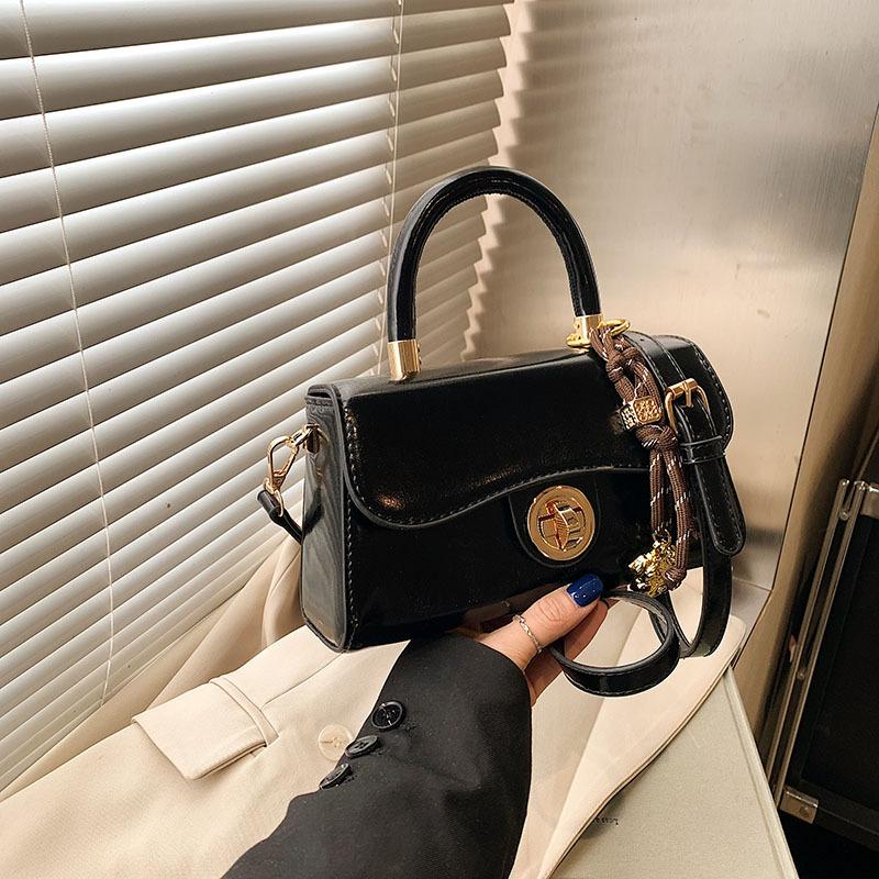 Retro Small Bag Women's New Versatile Shoulder Messenger Bag Women's Fashion Portable Small Square Bag