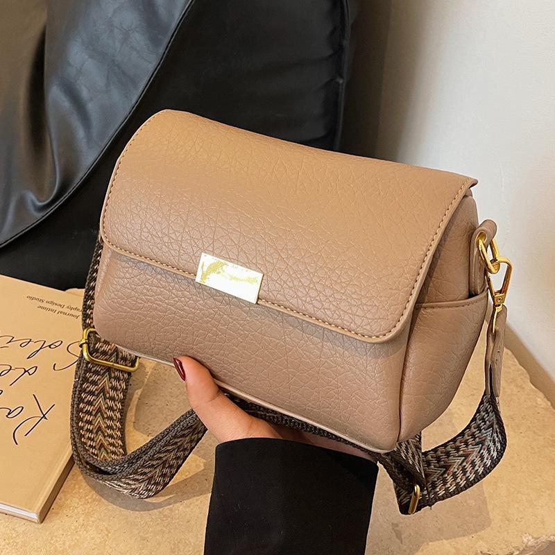 

Популярная маленькая сумка женская новая простая и универсальная широкополосная наплечная сумка-мессенджер текстурная маленькая квадратная сумка хаки