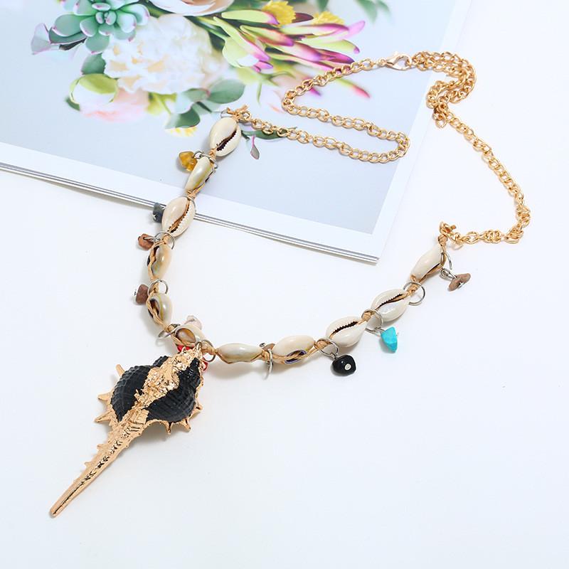 Fashionable Shell Necklace With Blue Sapphire Accents For Casual Wear And Parties