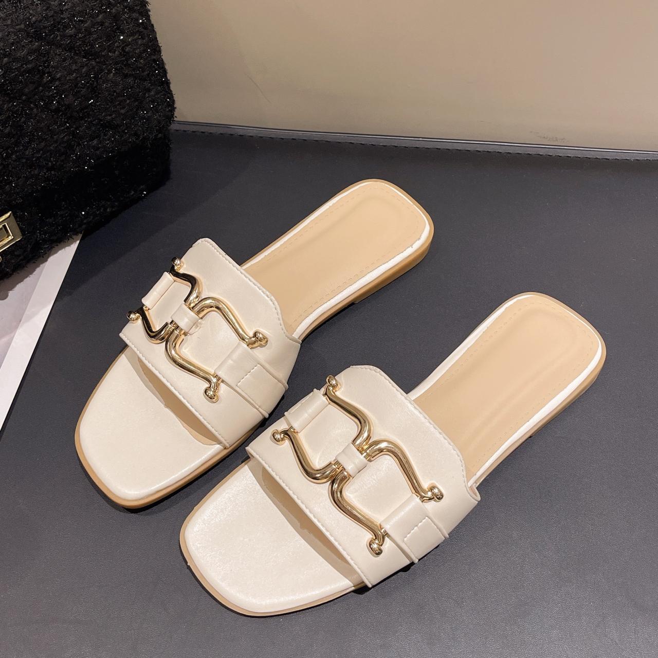 

Women s Slippers in Summer 2025 Metal Flat Bottom Wear New Fashion Square Toe Outdoor Low Heel Women s Shoes Fashionable 43 бежевый