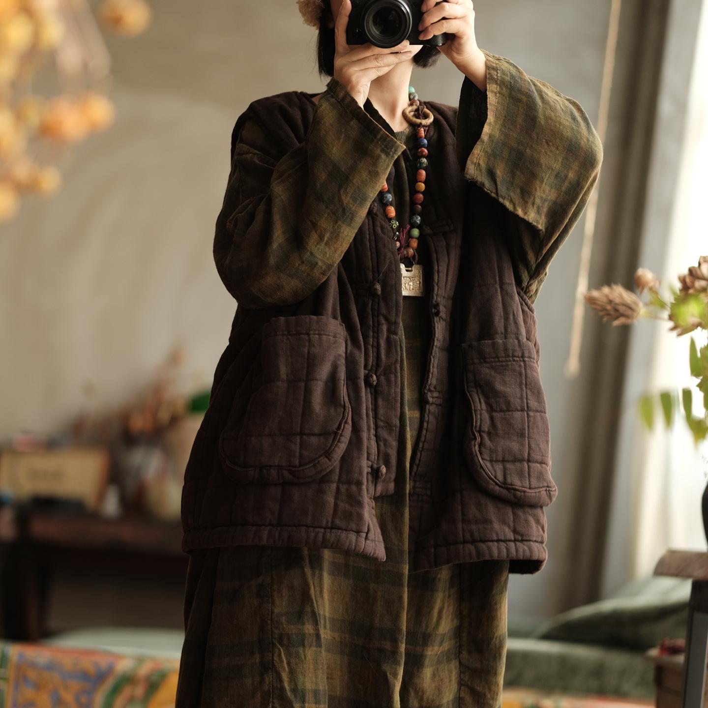 

Johnature Women Vintage Winter Coats Old Coffee Warm Patchwork Pockets O-Neck Sleeveless Female Button Coats One Size