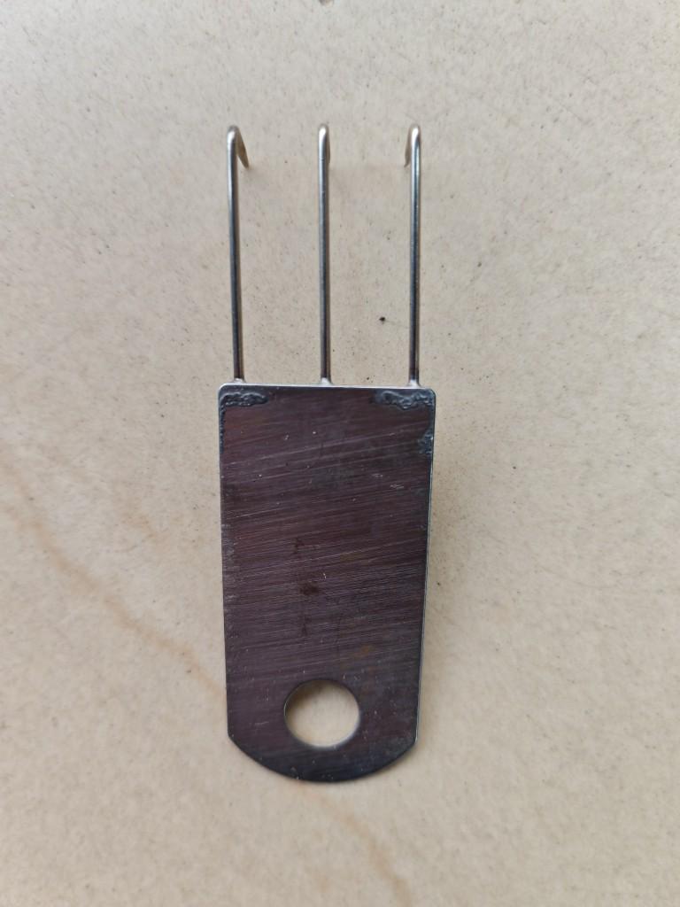 Three-Jaw Hanger Hook Set for Hand-Crank Knitting Machines – Includes Stainless Iron Edge Claw and Rubber Four-Jaw Hook