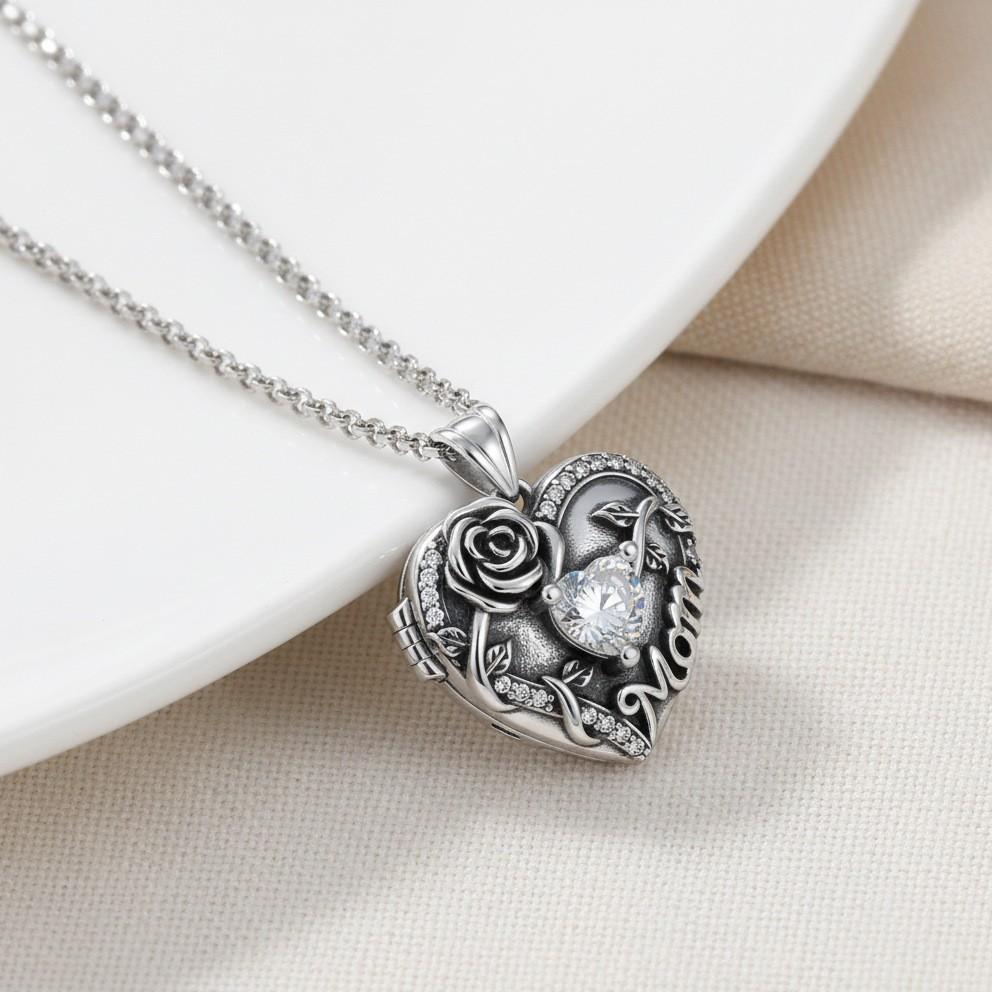 New Necklace Retro Rose Heart-shaped Photo Box Necklace Light Luxury Niche Design with Diamond Inlaid Pendant