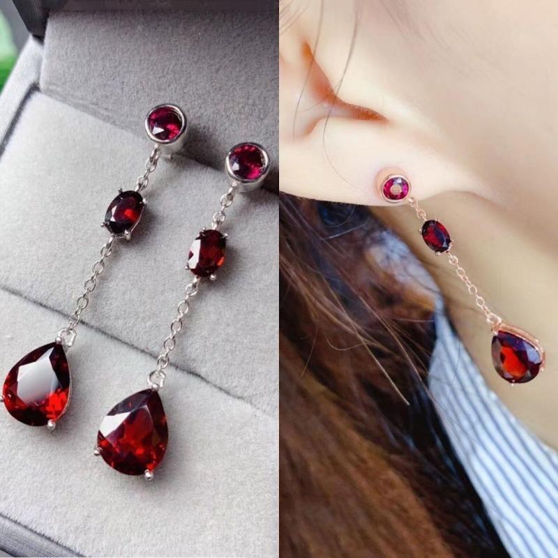 Klassische Luxus Rubin Ohrringe für Damen Lange Quaste Wassertropfen Roter Edelstein Hängeohrringe Chinesischer Stil Bankett Hochzeitsschmuck