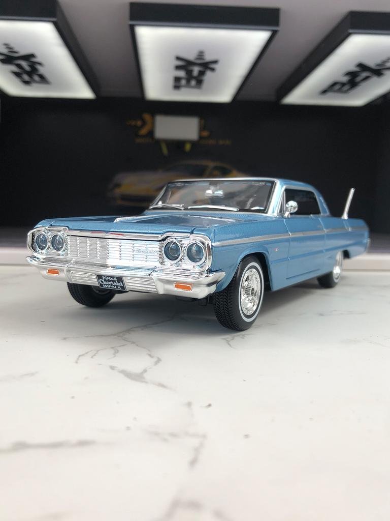 Maisto 1:26 simulation zinc alloy 1964 Chevrolet lmpala SS model car, static ornament, metal collectible gift car