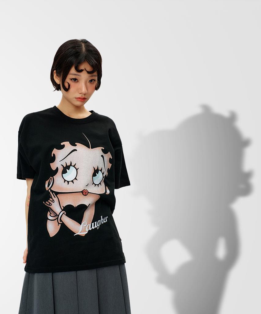 LAUGHER [Betty Boop] Queen T-Shirt - Black