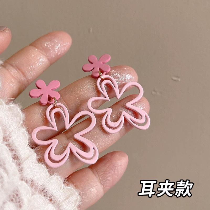 Dopamine flower ear hook women's new holiday style accessories ear clips without ear piercings, high-end seaside cute ear accessories