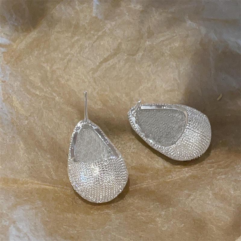 S925 Sterling Silver Needle High-End Chili Design Stud Earrings - Fashionable, Hollow, Simple Temperament