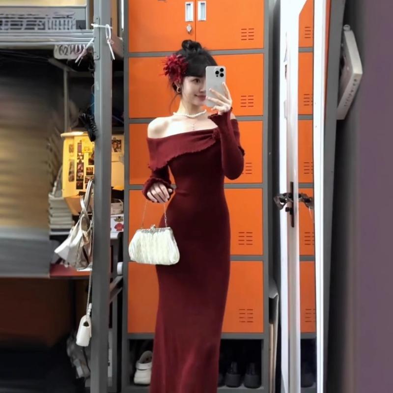 Christmas new robe red banquet toasting clothes high-end light luxury niche one-word shoulder knitted dress women