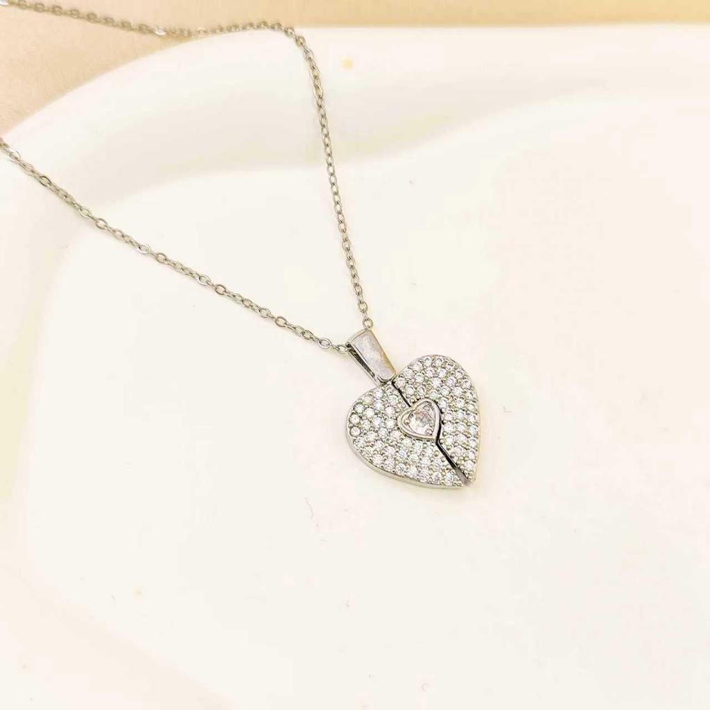 Women's Gold-Plated Copper Necklace: Luxury Fu Lu Pendant Clavicle Chain - Versatile Fashion Accessory
