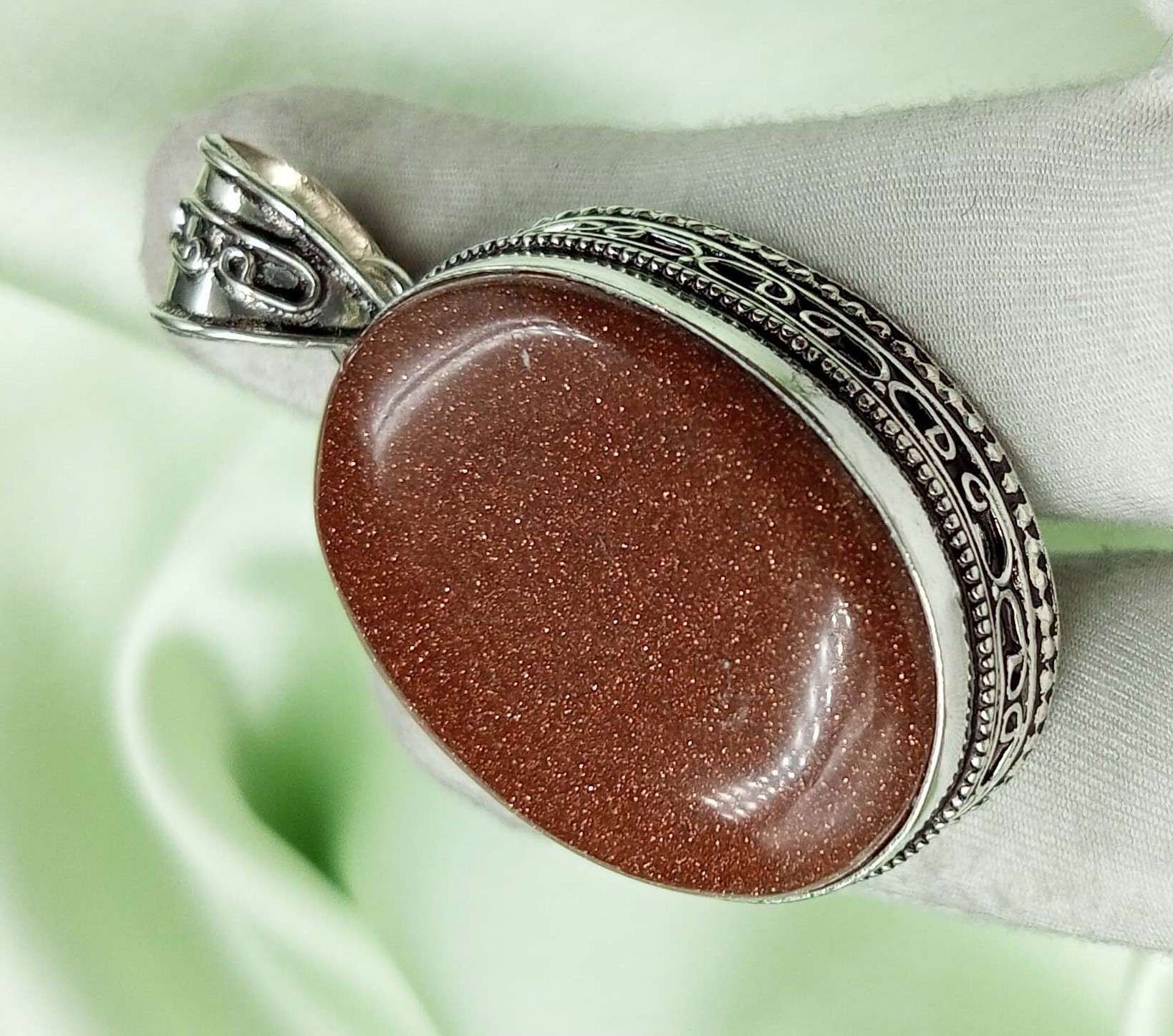 

Подвеска Sunstone из стерлингового серебра 925 пробы с антикварным винтажным покрытием, приблизительно 2 дюйма, овальная подвеска AVPP76